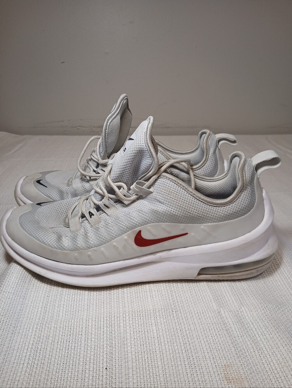 Nike Men's Light Gray Athletic Sneakers with Red Swoosh